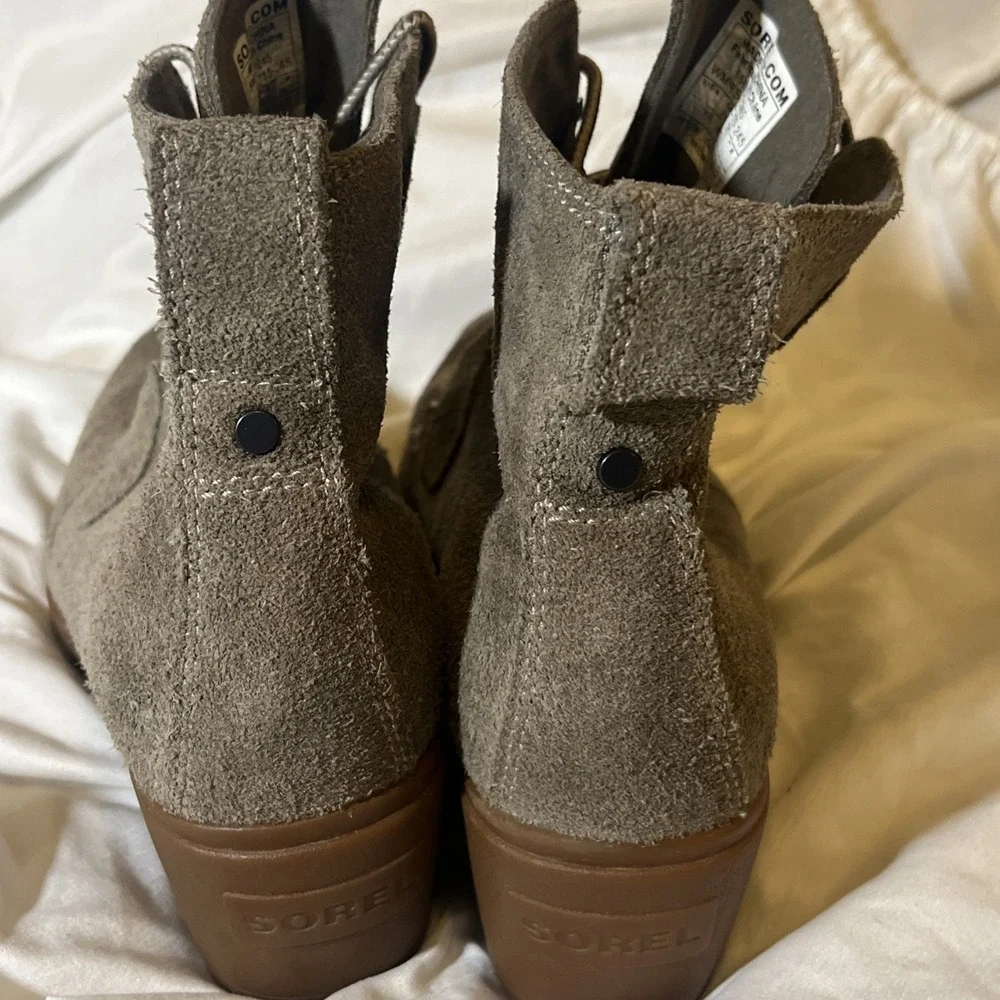 Sorel Women's Toronto Wedge Mushroom Color Suede Bootie Size 9.5